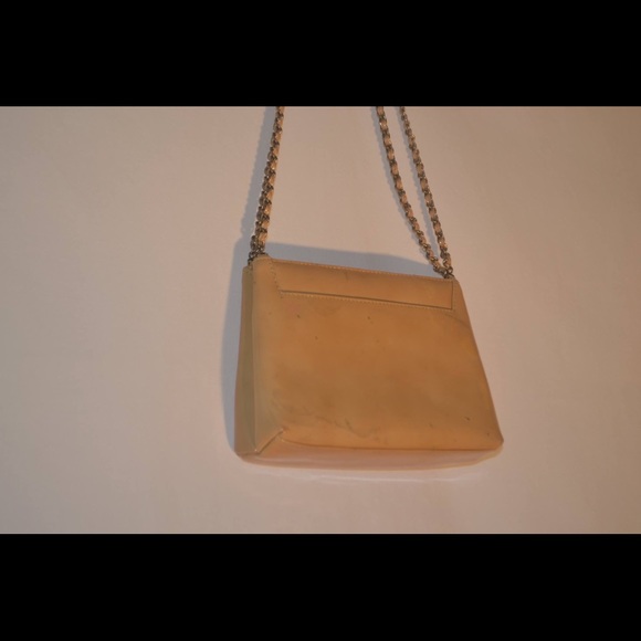 CHANEL Small Yellow Handbag Patent Leather - Picture 4 of 8